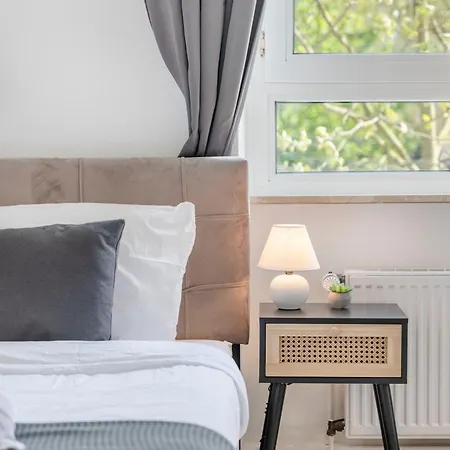 Apartment Spacestays Wifi Netflix Parking!